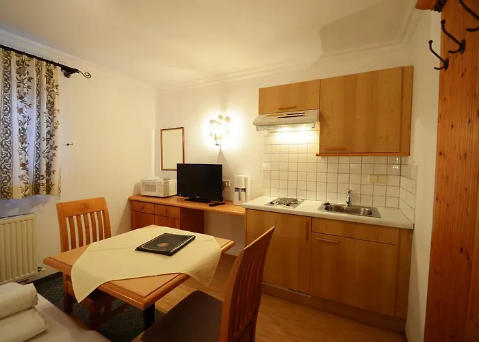 宝曼古特公寓 *