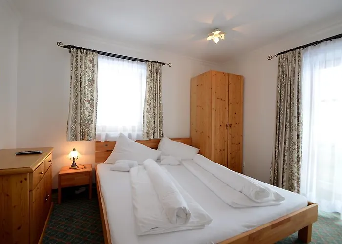 宝曼古特公寓 *